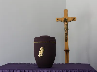 - žara - cerkveni križ<br><br><br>- pokopali&scaron;ke in pogrebne dejavnosti - upravljanje in urejanje pokopali&scaron;č -  //FOTO: Luka CjuhaOPOMBA: DNEVNIKOV OBJEKTIV - REPORTAŽA 2016.